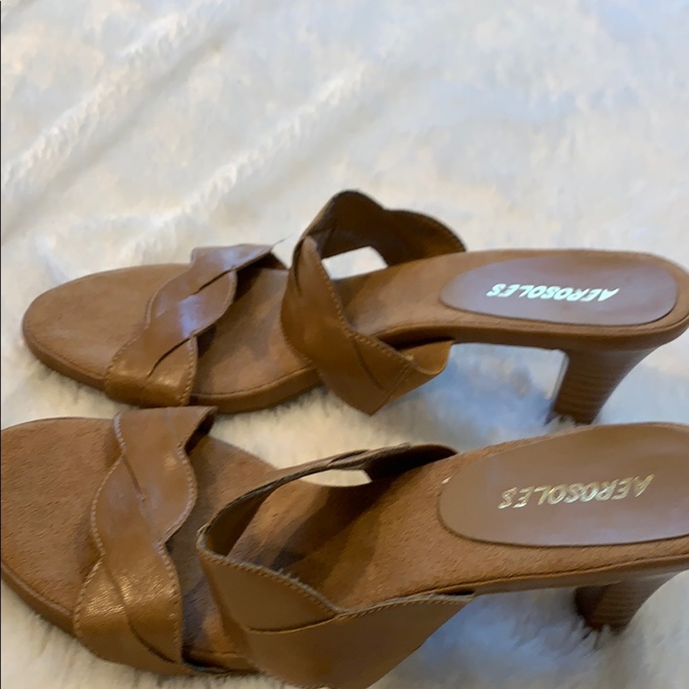 Aerosol sandals tan size 9.5  1 1/2  inch heel